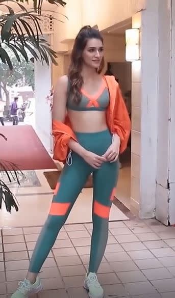 Kriti Sanon Gym Workout Lately We Can See Her Addiction Toward Pilates Kesandung Blog