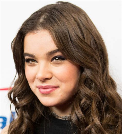 Hailee Steinfeld Celebrates Birthday Onstage At Jingle Ball Young