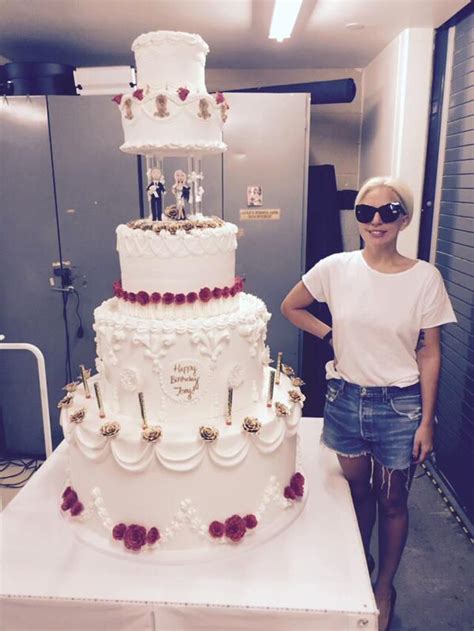 Lady Gaga Gave Tony Bennett An Enormous Cake Onstage For His 89th Birthday