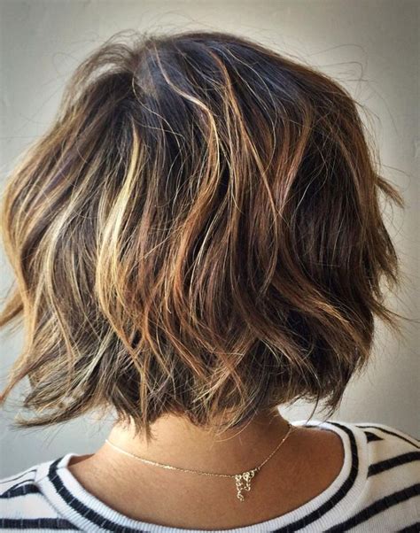 Textured Bob In 2020 Thick Hair Styles Wavy Bob Hairstyles Messy