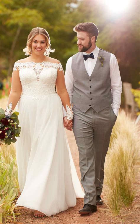 Romantic, pretty, and listed at a fraction of retail! Simple Plus Size Lace Wedding Dress | Essense of Australia ...