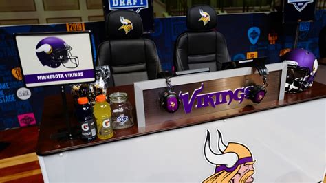 View traded picks in all seven rounds and a live updating mock draft after each game. 2021 Minnesota Vikings Draft Picks