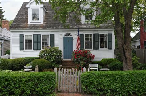 It's a distinct look with clean lines, sparsely furnished, often not terribly large (but can be) and of course give off the 1950's and 1960's nostalgic look. 15 Different Styles of Houses Found Across the United States