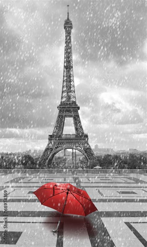 Eiffel Tower In The Rain Black And White Photo With Red Element Foto