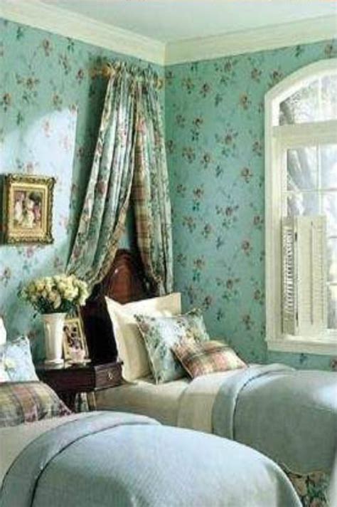 English cottage designs, with their enchanting storybook styling, capture our imaginations and allow us to escape to the idealized reality of an earlier, gentler time! 42 English Country Bedroom Ideas Twin Beds https ...