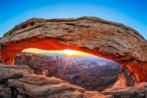 How To Visit Mesa Arch Best Hike In Canyonlands Info And Tips