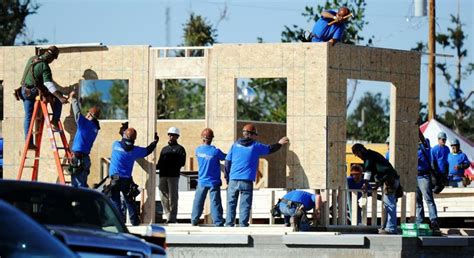 Extreme Makeover Builds 7 Houses In 7 Days In Joplin