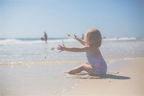 Comment organiser les journées avec bébé pendant les chaleurs estivales