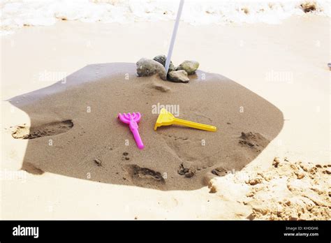 Sand Und Wasserspiele Aus Der Kindheit Fotos Und Bildmaterial In Hoher Auflösung Alamy