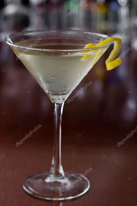 Dirty Martini With A Lemon Twist — Stock Photo © Wollertz 21592073