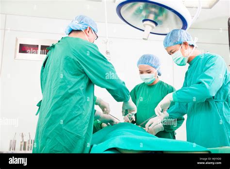 Team Surgeon Working In Operating Room Stock Photo Alamy