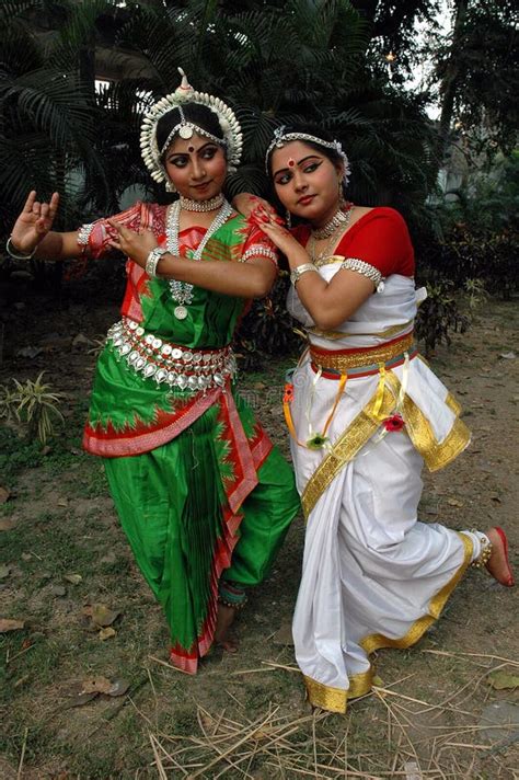 Indischer Tänzer Redaktionelles Foto Bild Von Mädchen 17563306
