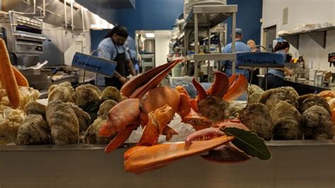 Blu Point Seafood Co 166 Photos And 128 Reviews 123 W Beverley St