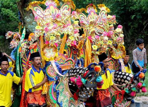 18 Festivals In Indonesia That Bring Out Its National Colours 2024