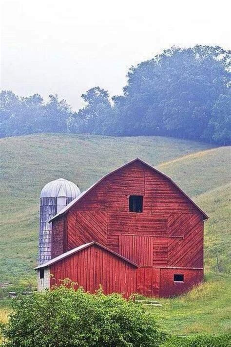 45 Beautiful Classic And Rustic Old Barns Inspirations Old Barns Barn Pictures