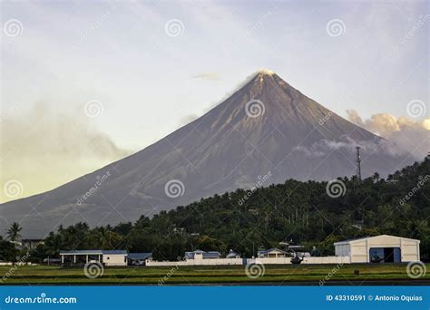 Mayon Volcano Stock Image Image Of Erupt Landmark Tourism 43310591