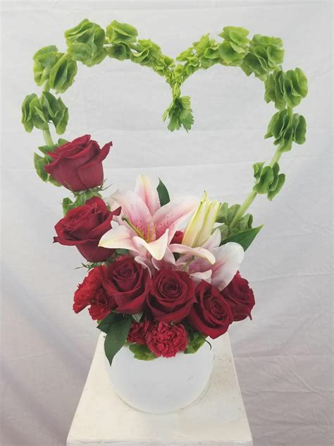 Pin By Tracy Yoe On Florist Ideas Valentines Day Flower Arrangements