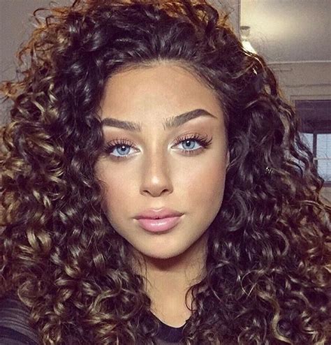 Soft Brown Eye Makeup Rosey Lips Curly Hair Styles Curly Hair