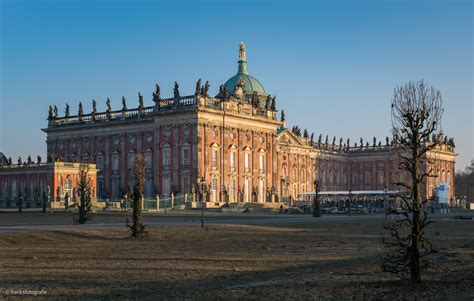 Das Neue Palais In Potsdam Und Der Klausberg Im Park Sanssouci