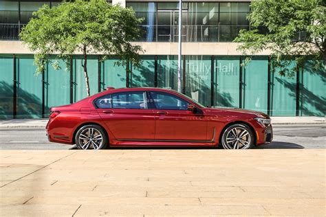 The New Bmw 750i Facelift Shines In The Beautiful Aventurine Red Color