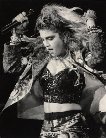 Cuando pensamos en los años 80 recordamos a madonna o el mundial de méxico 1986, pero tal vez deberíamos enfocarnos en las grandes invenciones que llegaron al mundo durante esa década. .: Madonna 80's
