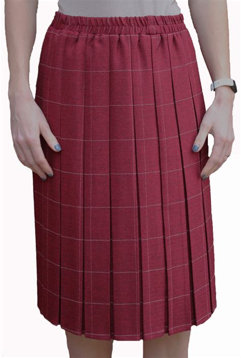 ladies elasticated waist pleated skirt in red wine short fitting fully elasticated