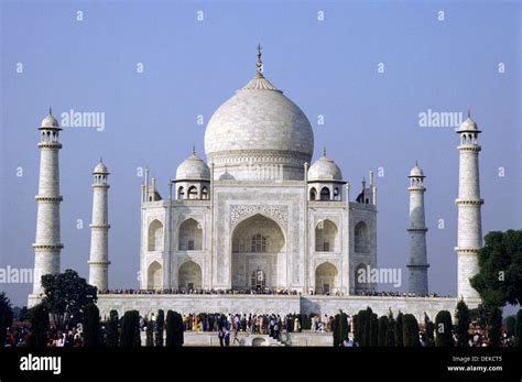 Taj Mahal One Of The Seven Wonders Of The World Taj Mahal This