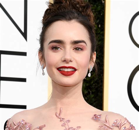 Look Lily Collins Golden Globes 2017