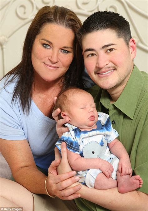 Pregnant Man Thomas Beatie Is Having A Hysterectomy Daily Mail Online