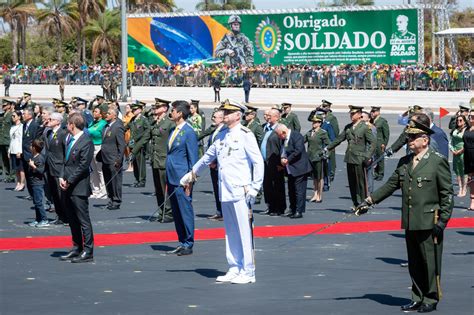 Exército Celebra Dia Do Soldado Com Desfile E Entrega Da Medalha Do Pacificador Bernadete