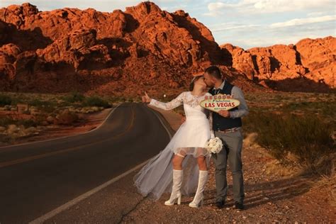 outdoor wedding and photography scenic las vegas weddings