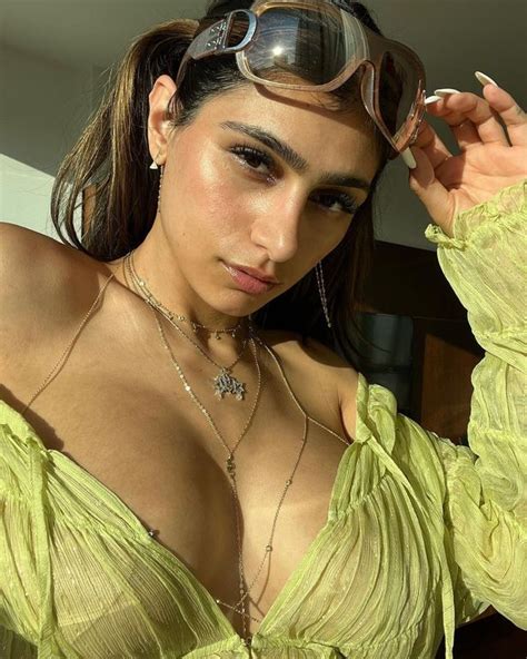 Mia Khalifa Slams Claim Her Onlyfans Is A F Ing Scam After Flogging Pic Leviolonrouge Com