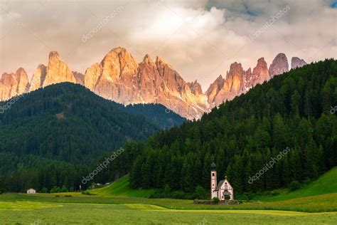 St Johann Church Val Di Funes Dolomites Italy — Stock Photo © Kavita