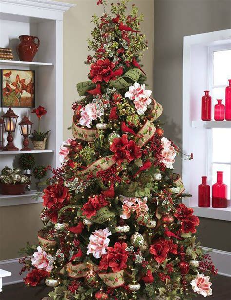 Mesh has a variety of decorative options in many colors and it has the perfect mix of flexibility and stiffness, which makes a popular material for christmas tree decorations. People Use Flowers To Decorate Their Christmas Trees And ...