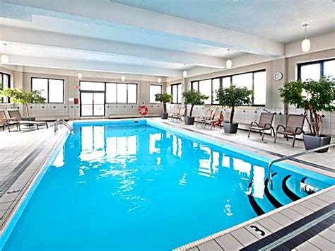 11 Hotels With Rooftop Pool In Montréal Isas Guide 2022