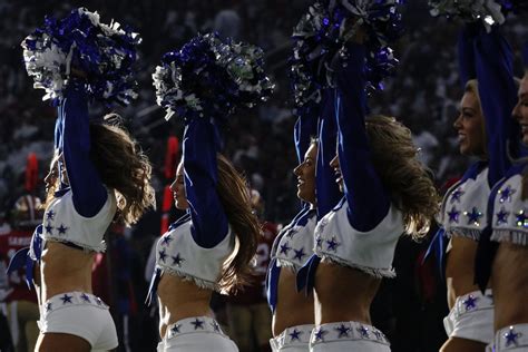 Look Cowboys Cheerleaders Going Viral Before Sunday Night The Spun