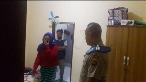 Goriau Mesum Dengan Polisi Di Kamar Kos Tengah Malam Istri Digerebek