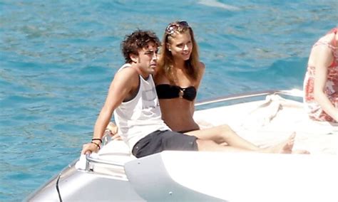 Photo Fernando Alonso Amoureux Avec Sa Compagne Dasha Kapustina Sur Un Yacht Au Large De