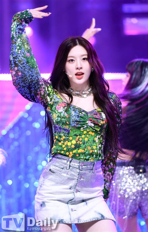 세은 어릴때 부터 봤는데 이쁜줄 알았는데 이렇게 이쁜줄 몰랐네 같이 사진이나 하나 찍어 놓으걸 ㅠㅠ. TD포토 스테이씨 세은 '오늘도 열일하는 미모'