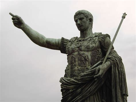 Sabes quién regalo la estatua de César Augusto a Zaragoza