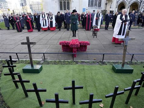 In Pictures Silent Tributes Mark Armistice Day Guernsey Press