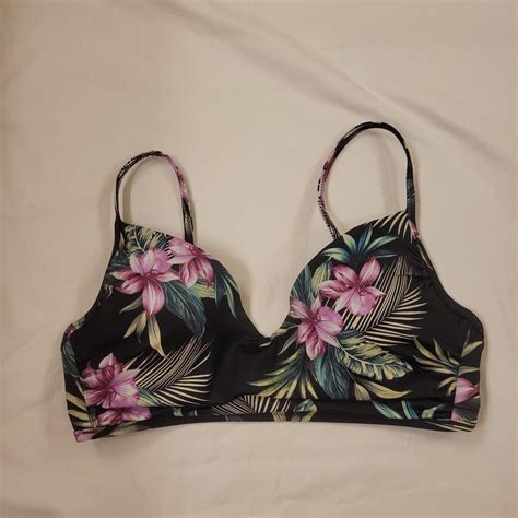 Pretty Shade And Shore Floral Bikini Top New With Depop