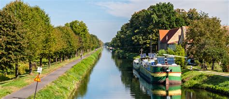 The delaware & raritan canal went from bordentown on the delaware river, across the narrow waist of new jersey to new brunswick on the raritan river, a distance of 44 miles. hero-delaware-and-raritan-canal-state-park-nj | Field Trip ...