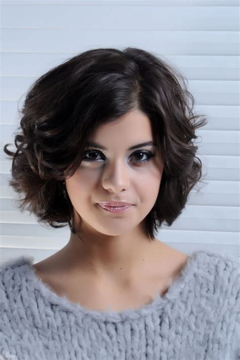 44 Short Curly Bob With Bangs Ideas Galhairs