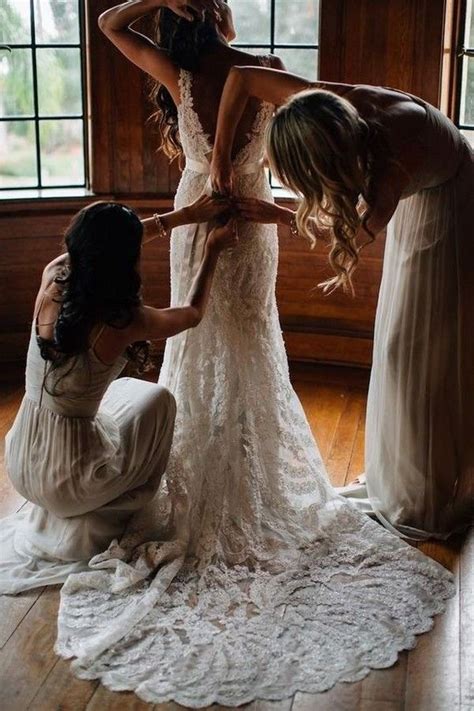 20 Must Have Wedding Photos With Your Bridesmaids Hi Miss Puff