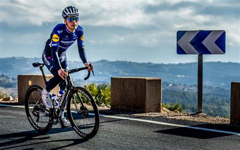 Joao almeida (maillot rose du giro) : Cyclisme - Vers un départ Joao Almeida de la Deceuninck ...