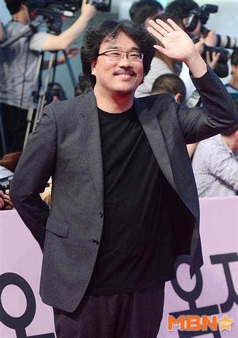 스티븐 연, 정이삭 감독, 노엘, 앨런, 한예리 등과 영화를 찍으면서 우리 모두는 함께 가족이 될 수 있었습니다. 봉준호 감독, 아카데미(오스카) 시상자로 참여…팀 '미나리'와 ...