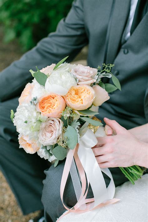 Ribbon Tied Bouquet1 Elizabeth Anne Designs The Wedding Blog