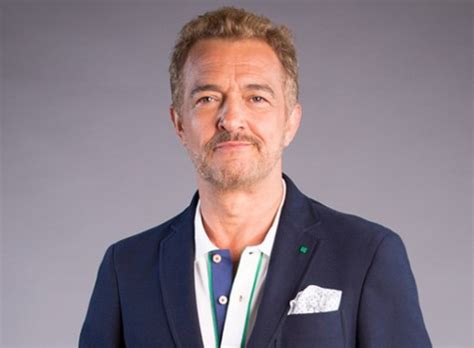 O ator rogério samora, de 62 anos, sofreu uma paragem cardiorrespiratória durante as gravações da novela 'amor amor'. SIC renova contrato de exclusividade com Rogério Samora ...