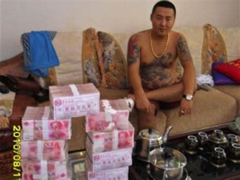 chinese ‘gangster s alleged cell phone pictures going viral
